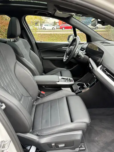 BMW 218 Active Tourer M Sport — Monospace polyvalent, diesel économe et très peu kilométré — Miniature 12