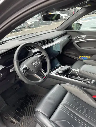 Audi e-tron 55 Advanced Black Edition — SUV électrique performant, 46'000 km seulement — interior