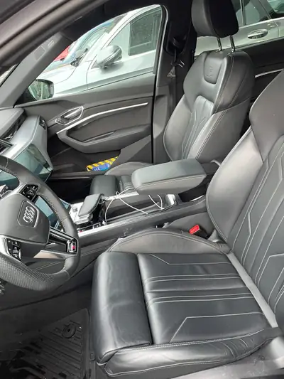 Audi e-tron 55 Advanced Black Edition — SUV électrique performant, 46'000 km seulement — dashboard