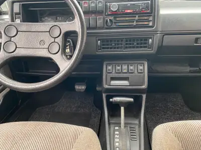 VW Golf 1800 Carat Automatique — Véhicule de collection vérifiée, prêt pour la route — Miniature 13