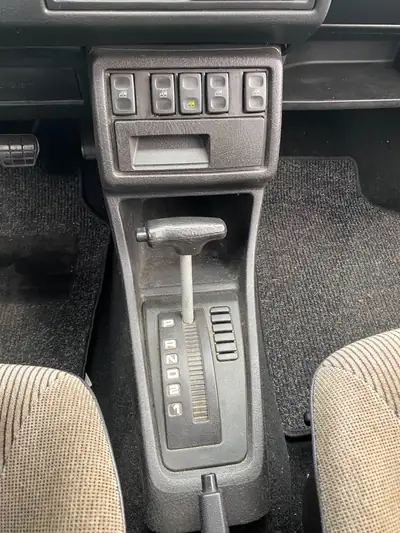 VW Golf 1800 Carat Automatique — Véhicule de collection vérifiée, prêt pour la route — Miniature 15