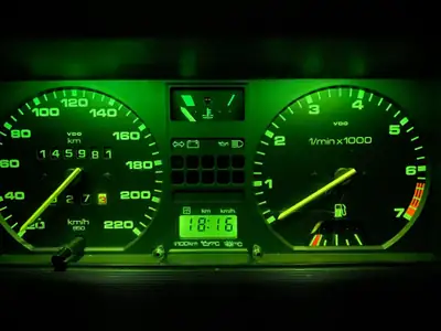 VW Golf 1800 Carat Automatique — Véhicule de collection vérifiée, prêt pour la route — Miniature 18