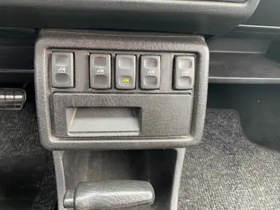 VW Golf 1800 Carat Automatique — Véhicule de collection vérifiée, prêt pour la route — Miniature 16