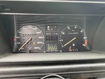 VW Golf 1800 Carat Automatique — Véhicule de collection vérifiée, prêt pour la route — Miniature 17