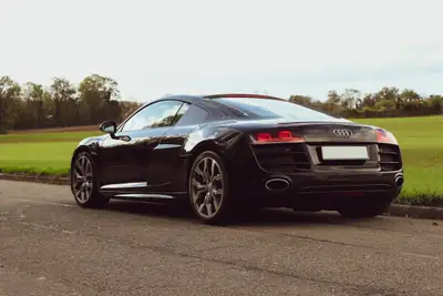 Audi R8 Coupé 5.2 — Supercar légendaire, 525 ch et seulement 53'000 km — Heckansicht