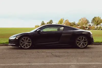 Audi R8 Coupé 5.2 — Supercar légendaire, 525 ch et seulement 53'000 km — Seitenansicht