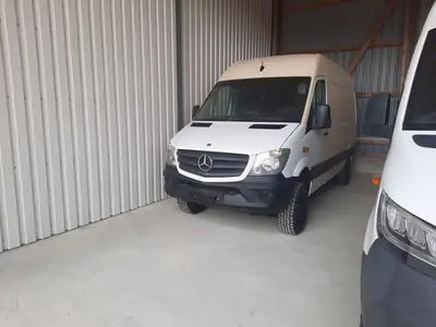 Mercedes-Benz Sprinter 316 CDI 4x4 — Utilitaire robuste, transmission automatique, 195'000 km — vue extérieure