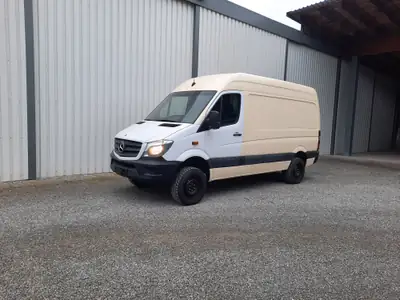 Mercedes-Benz Sprinter 316 CDI 4x4 — Utilitaire robuste, transmission automatique, 195'000 km — arrière