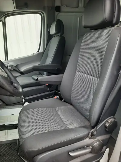 Mercedes-Benz Sprinter 316 CDI 4x4 — Utilitaire robuste, transmission automatique, 195'000 km — détail