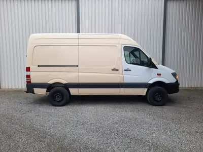 Mercedes-Benz Sprinter 316 CDI 4x4 — Utilitaire robuste, transmission automatique, 195'000 km — Miniature 8