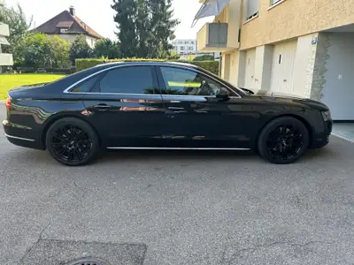 Audi A8 4.2 TDI Quattro — Berline de prestige, moteur V8 diesel 385 ch — Heckansicht