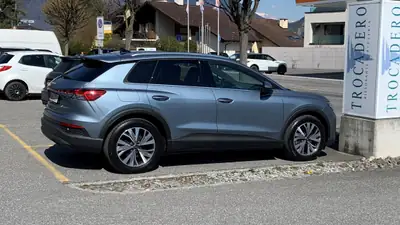 Audi Q4 e-tron 40 — SUV électrique performant, 30 000 km seulement — vista esterna