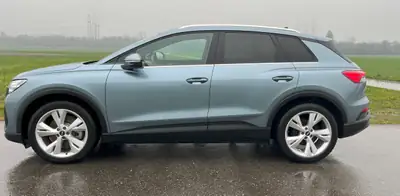 Audi Q4 e-tron 40 — SUV électrique performant, 30 000 km seulement — vista posteriore