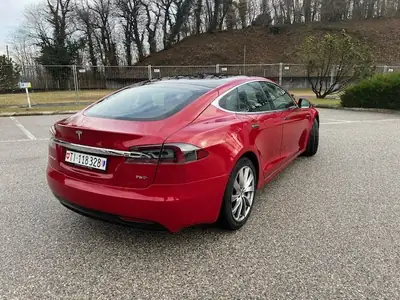 Tesla Model S 75 D — Berline électrique haute performance, 78 900 km — vista posteriore