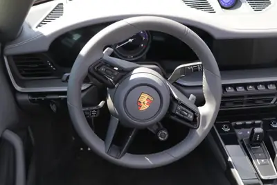 Porsche 911 Targa 4S PDK — Cabriolet sportif, première main, 34 500 km — interior