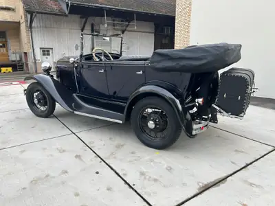 Ford Model A Phaeton Deluxe 1930 — Cabriolet restauré, motorisation révisée & prêt à rouler — intérieur