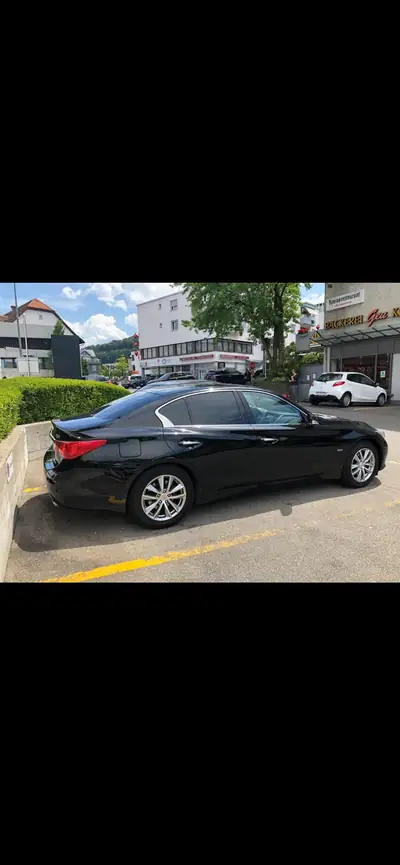 INFINITI Q50 2.2d Premium — Berline élégante, diesel économe, état impeccable — vue extérieure