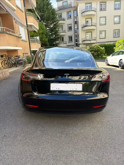 Tesla Model 3 2021 — Berline électrique performante, 325 ch, kilométrage modéré — côté