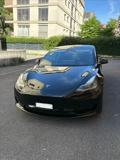 Tesla Model 3 2021 — Berline électrique performante, 325 ch, kilométrage modéré — vue extérieure