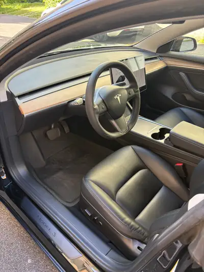 Tesla Model 3 2021 — Berline électrique performante, 325 ch, kilométrage modéré — Miniature 13
