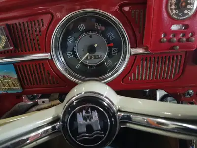 Volkswagen Käfer 1961 — L'icône automobile vintage, moteur d'époque authentique — Armaturenbrett
