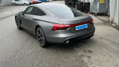 Audi e-tron GT RS quattro 2022 — Grand coupé électrique haute performance, 10'000 km seulement — fianco