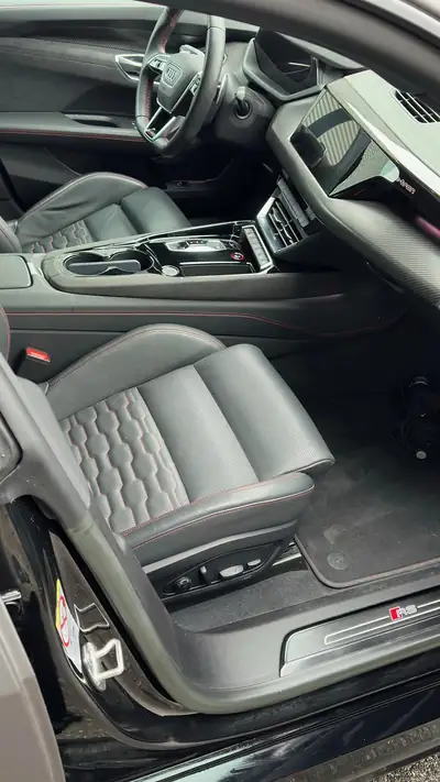 Audi e-tron GT RS quattro 2022 — Grand coupé électrique haute performance, 10'000 km seulement — vista posteriore