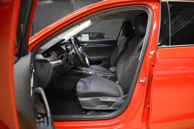 Skoda Octavia Combi 1.5 TSI mHEV — Hybride léger, faible consommation et première main — Miniature 13