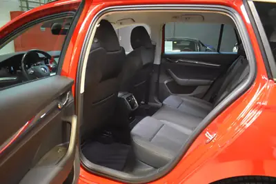 Skoda Octavia Combi 1.5 TSI mHEV — Hybride léger, faible consommation et première main — Miniature 15
