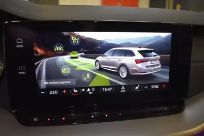 Skoda Octavia Combi 1.5 TSI mHEV — Hybride léger, faible consommation et première main — Miniature 23