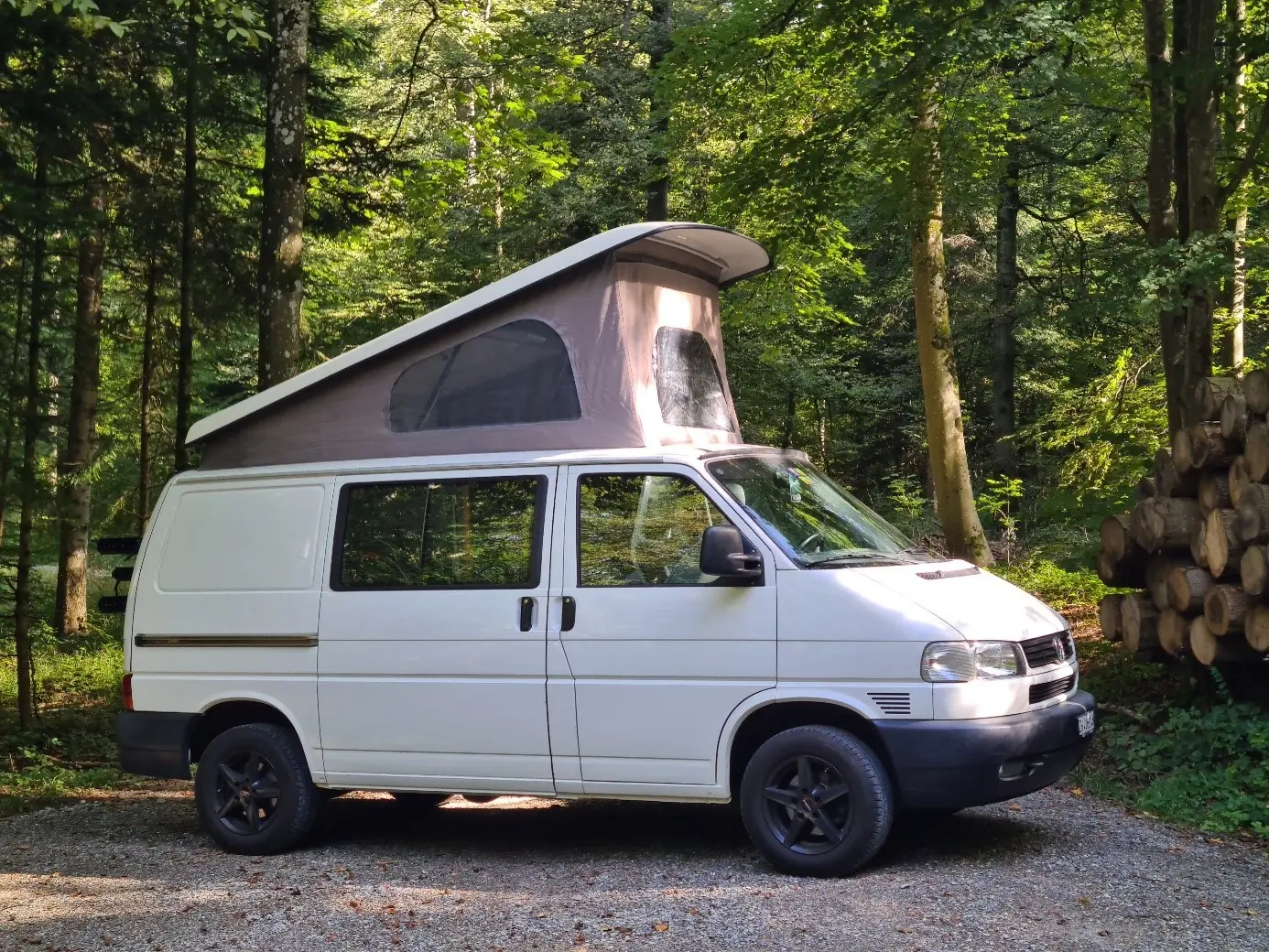 VW T4 Caravelle 2.5 TDI Syncro — Monospace 8 places, traction intégrale robuste — Außenansicht