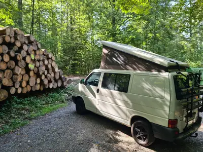 VW T4 Caravelle 2.5 TDI Syncro — Monospace 8 places, traction intégrale robuste — Seitenansicht