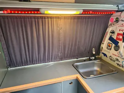 VW T4 Caravelle 2.5 TDI Syncro — Monospace 8 places, traction intégrale robuste — Miniatur 8