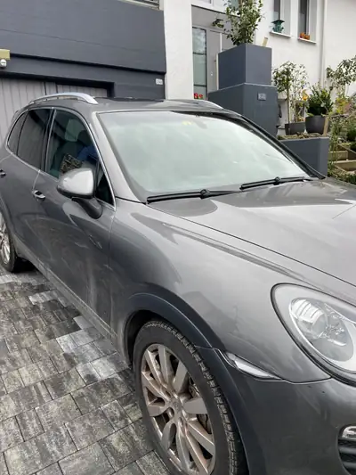 Porsche Cayenne S — SUV de prestige 400 ch, transmission intégrale, entretien suivi — côté