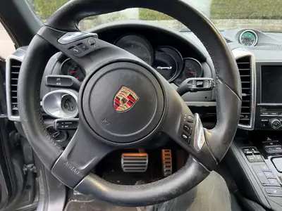 Porsche Cayenne S — SUV de prestige 400 ch, transmission intégrale, entretien suivi — détail