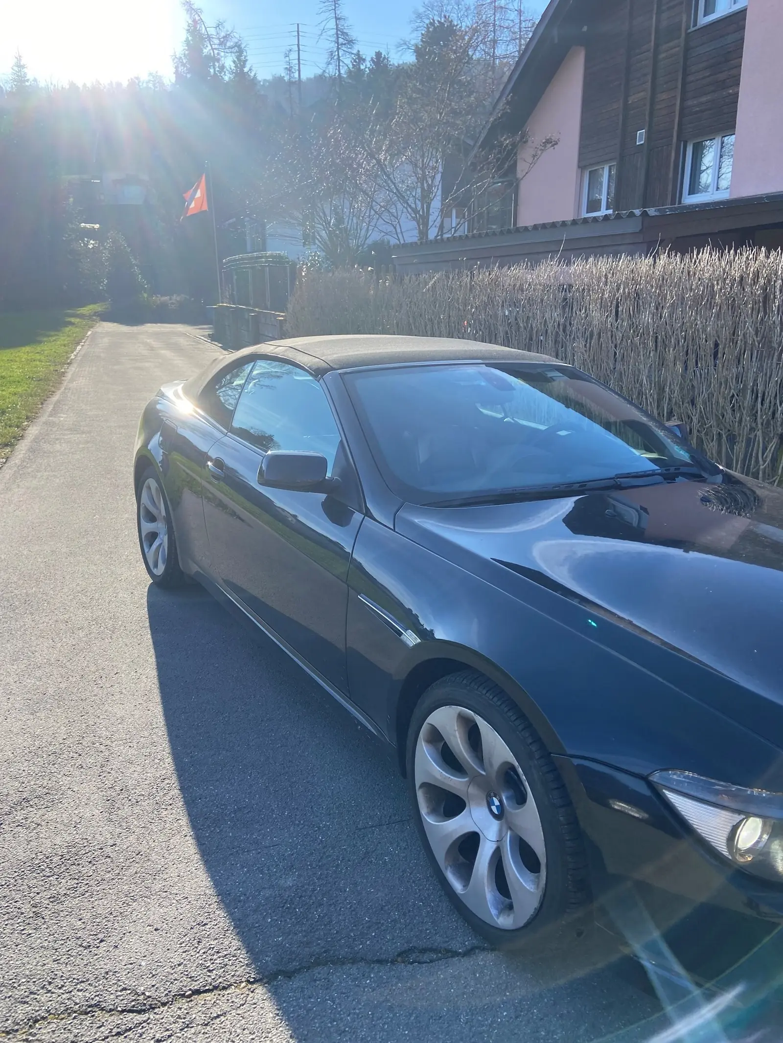 BMW 650i Cabriolet — Élégance sportive et puissance brute, 125 000 km — vista esterna