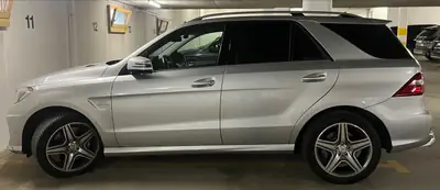 Mercedes-Benz ML 63 AMG 4Matic Speedshift — SUV haute performance, 525 ch sans compromis — arrière