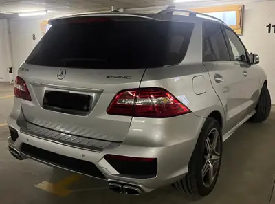 Mercedes-Benz ML 63 AMG 4Matic Speedshift — SUV haute performance, 525 ch sans compromis — côté