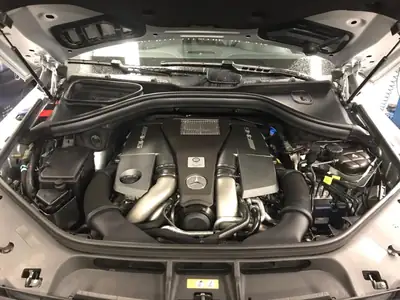 Mercedes-Benz ML 63 AMG 4Matic Speedshift — SUV haute performance, 525 ch sans compromis — détail