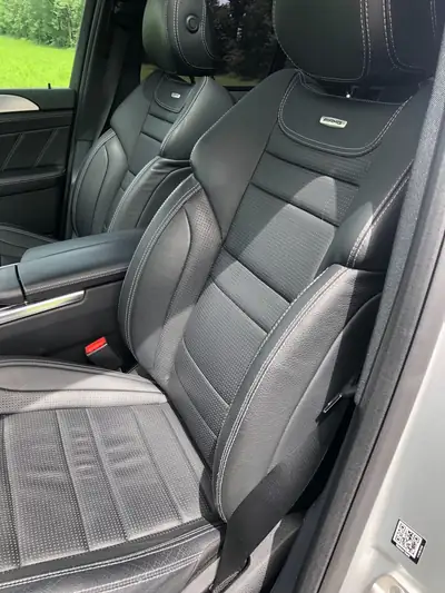 Mercedes-Benz ML 63 AMG 4Matic Speedshift — SUV haute performance, 525 ch sans compromis — Miniature 8