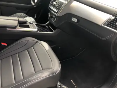 Mercedes-Benz ML 63 AMG 4Matic Speedshift — SUV haute performance, 525 ch sans compromis — Miniature 9