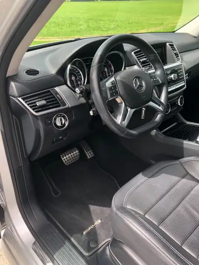 Mercedes-Benz ML 63 AMG 4Matic Speedshift — SUV haute performance, 525 ch sans compromis — Miniature 10