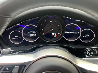 Porsche Panamera 4 Sport Turismo — Break sportif turbo, 29'000 km seulement — Heckansicht