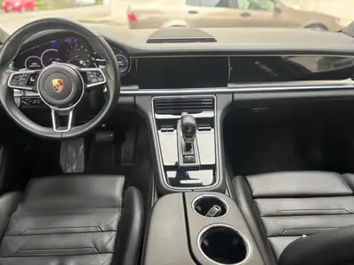 Porsche Panamera 4 Sport Turismo — Break sportif turbo, 29'000 km seulement — Miniatur 12