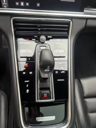 Porsche Panamera 4 Sport Turismo — Break sportif turbo, 29'000 km seulement — Miniatur 15