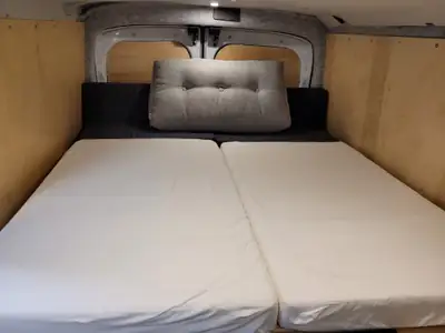 Ford E-Transit Van 350 L2 — Utilitaire électrique polyvalent, transformable en espace de travail mobile — Detail