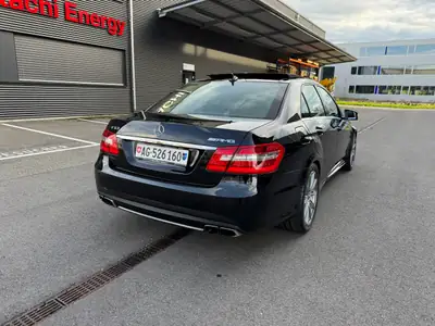 Mercedes-Benz E 63 AMG — Berline sport 525 ch, performance authentique — Miniatura 7