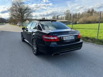 Mercedes-Benz E 63 AMG — Berline sport 525 ch, performance authentique — Miniatura 11