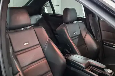 Mercedes-Benz E 63 AMG — Berline sport 525 ch, performance authentique — Miniatura 13