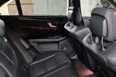 Mercedes-Benz E 63 AMG — Berline sport 525 ch, performance authentique — Miniatura 14